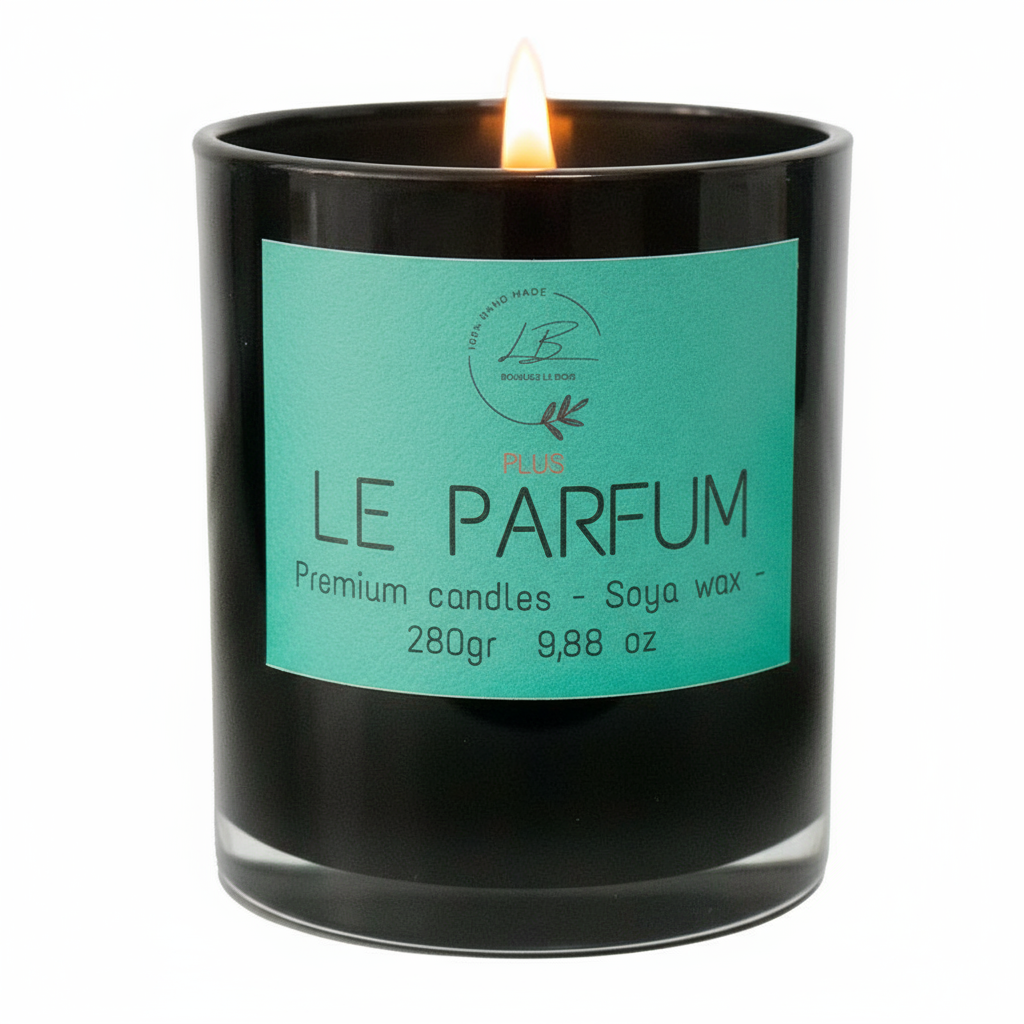 Vela Aromática Le Parfum con el pabilo encendido